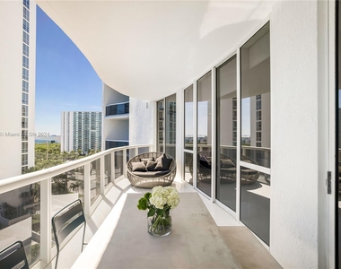 15901 Collins Ave - Photo Thumbnail 12