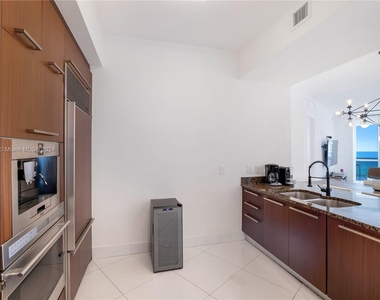 15901 Collins Ave - Photo Thumbnail 5