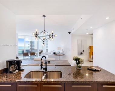 15901 Collins Ave - Photo Thumbnail 6