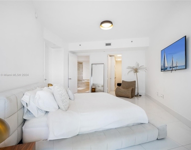 15901 Collins Ave - Photo Thumbnail 15