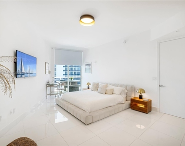 15901 Collins Ave - Photo Thumbnail 14