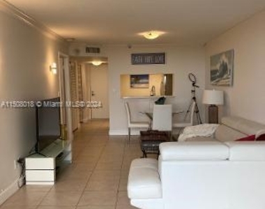 2555 Collins Ave - Photo Thumbnail 6