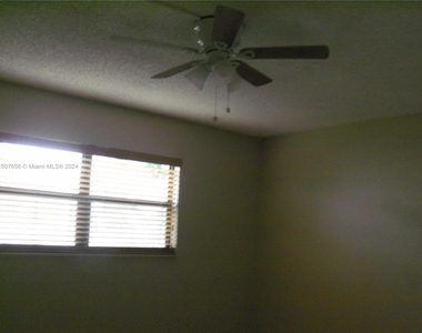 520 Orton Ave - Photo Thumbnail 24