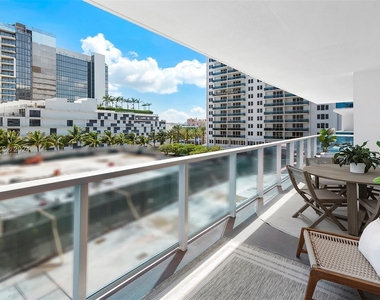 2301 Collins Ave - Photo Thumbnail 8