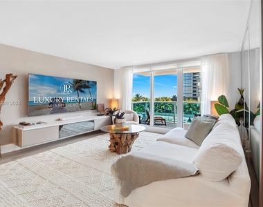 2301 Collins Ave - Photo Thumbnail 2