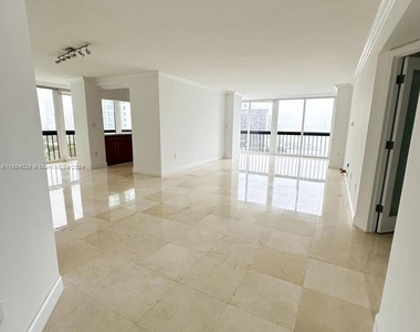 2333 Brickell Ave - Photo Thumbnail 18