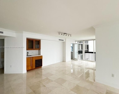 2333 Brickell Ave - Photo Thumbnail 8