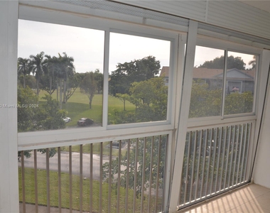 12600 Sw 5th Ct - Photo Thumbnail 3