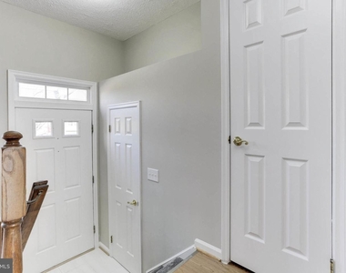 7902 Brightmeadow Ct - Photo Thumbnail 2