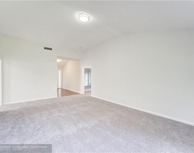 11457 Shady Oaks Ln - Photo Thumbnail 7