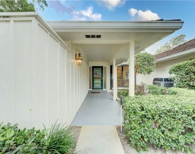 11457 Shady Oaks Ln - Photo Thumbnail 2