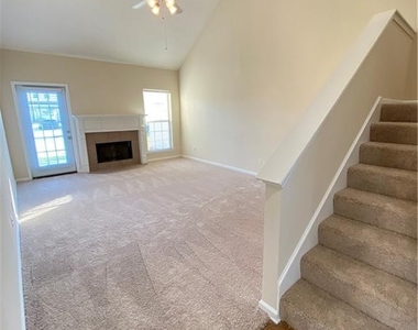 204 Foxbury Square - Photo Thumbnail 8