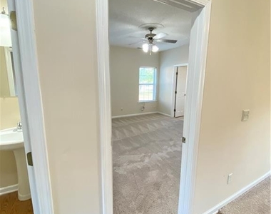 204 Foxbury Square - Photo Thumbnail 11