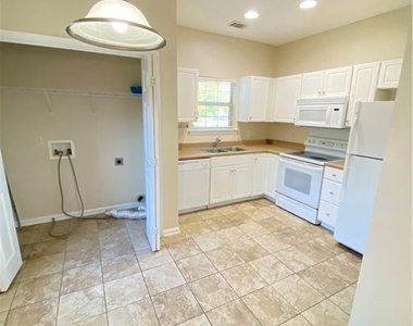 204 Foxbury Square - Photo Thumbnail 3