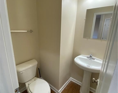 204 Foxbury Square - Photo Thumbnail 7