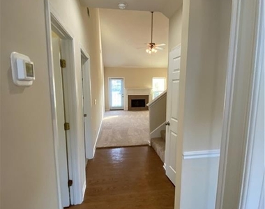 204 Foxbury Square - Photo Thumbnail 6