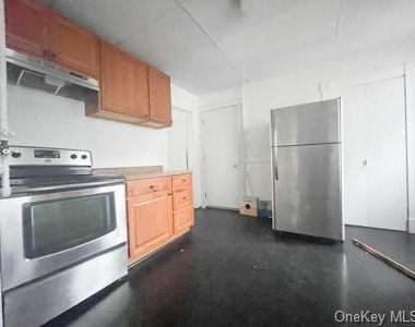25 Virginia Avenue - Photo Thumbnail 6
