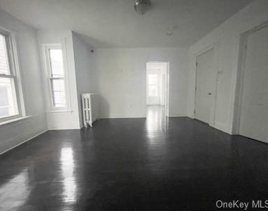 25 Virginia Avenue - Photo Thumbnail 7