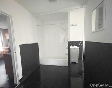 25 Virginia Avenue - Photo Thumbnail 5