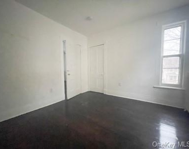 25 Virginia Avenue - Photo Thumbnail 3