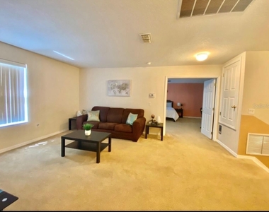 305 Willow View Drive - Photo Thumbnail 5