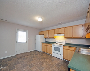 1105 Pueblo Drive - Photo Thumbnail 10