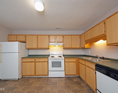 1105 Pueblo Drive - Photo Thumbnail 9