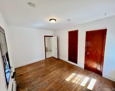 293 Hudson Street - Photo Thumbnail 7