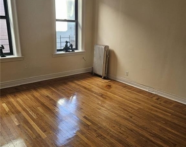 1103 Franklin Avenue - Photo Thumbnail 5