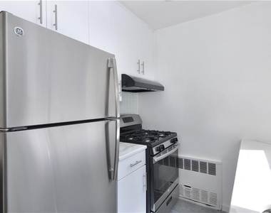 2165 Matthews Avenue - Photo Thumbnail 4