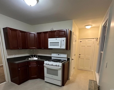 212-26 Jamaica Ave - Photo Thumbnail 2