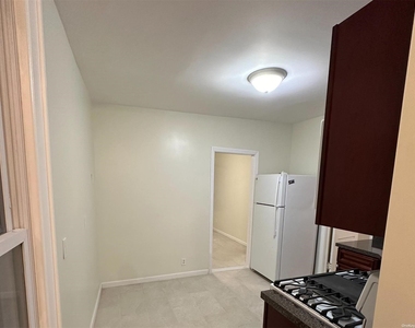 212-26 Jamaica Ave - Photo Thumbnail 3