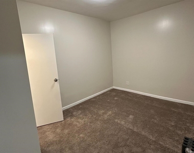 212-26 Jamaica Ave - Photo Thumbnail 10