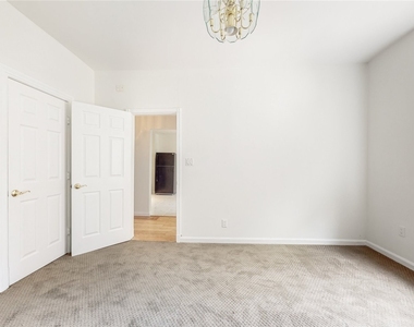 83-52 Talbot Street - Photo Thumbnail 14