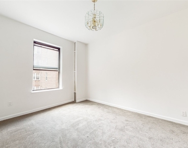 83-52 Talbot Street - Photo Thumbnail 12