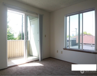 3212 Beacon Avenue S - Photo Thumbnail 4