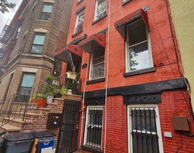 535 Monroe Street - Photo Thumbnail 2