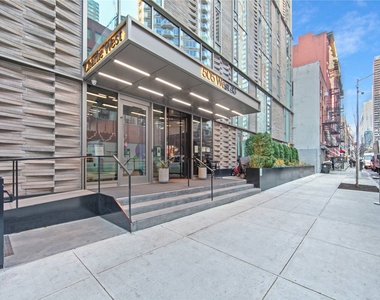 505 W 43rd Street - Photo Thumbnail 23