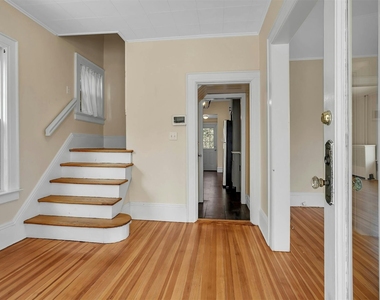 26 Midway Avenue - Photo Thumbnail 3