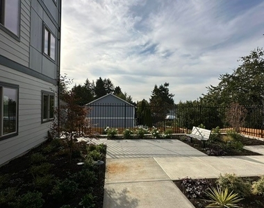 7624 S Pacific Ave Place - Photo Thumbnail 1