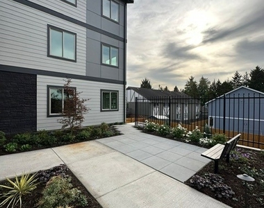 7624 S Pacific Ave Place - Photo Thumbnail 0