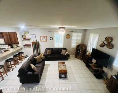 2227 Kemah Village Dr - Photo Thumbnail 2