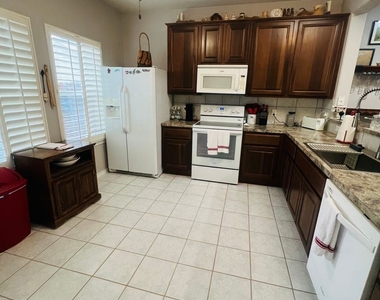 2227 Kemah Village Dr - Photo Thumbnail 4