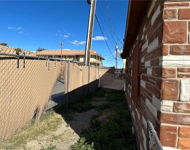 1220 E Ogden Avenue - Photo Thumbnail 11