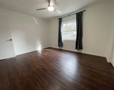 1575 Redwood Avenue - Photo Thumbnail 9