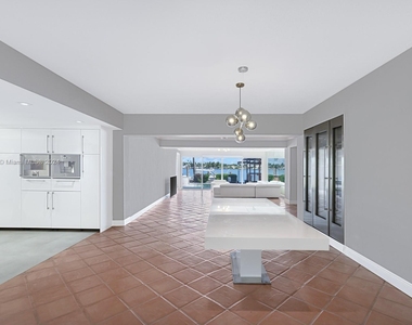 1265 N Biscayne Point Rd - Photo Thumbnail 11