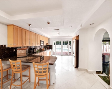 1642 Brickell Ave - Photo Thumbnail 10