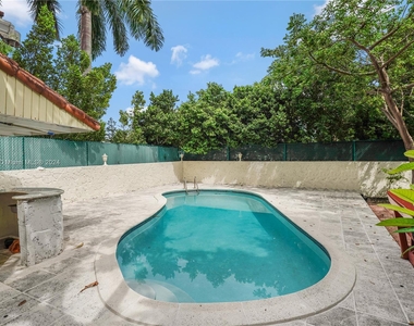 1642 Brickell Ave - Photo Thumbnail 17