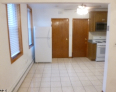 93 Morris Ave - Photo Thumbnail 4