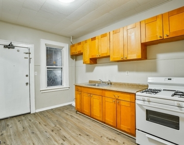 913 S Wood Ave - Photo Thumbnail 2